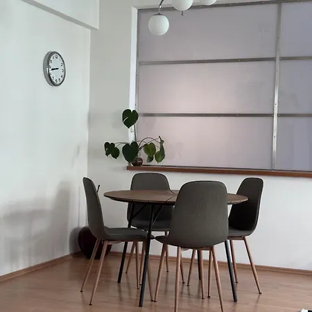 Apartmán Old Town Gem, Mid-century Style Netflix, Games *